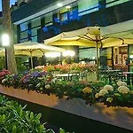 Nadir Hotel 3*