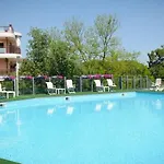 Nadir Hotel